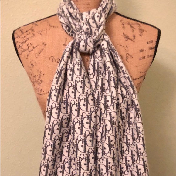 Christian Dior Oblique Bleu Marine scarf. Beautiful and so soft! Still has tags! - Picture 4 of 5